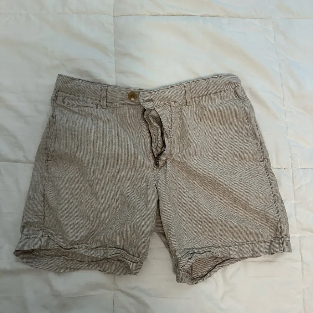 Banana Republic Light Beige Flat-Front Linen Shorts